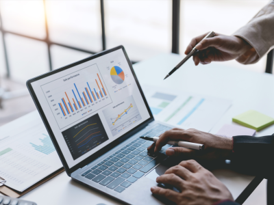 businesspeople-analyzing-2023-11-27-05-15-32 Urh. AmnajKhetsamtip web